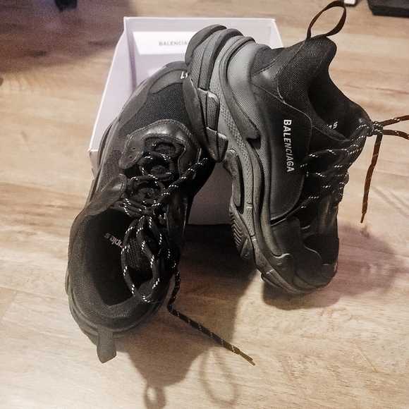 BALENCIAGA Triple S Size 41 - Picture 4 of 10